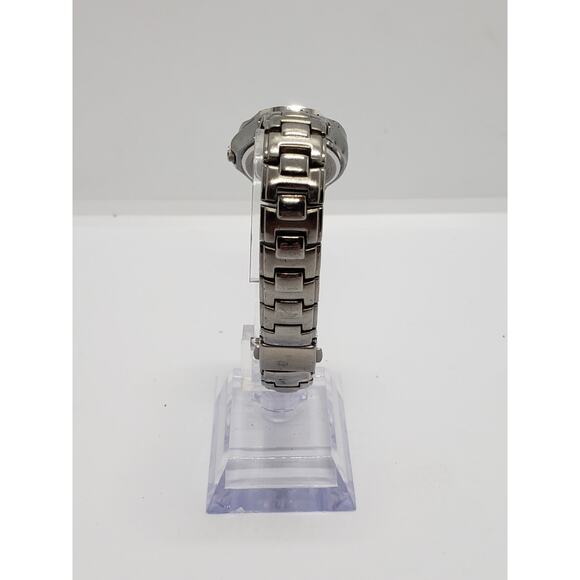 Women\'s Lorus sport watch. Silver face. LR 0656